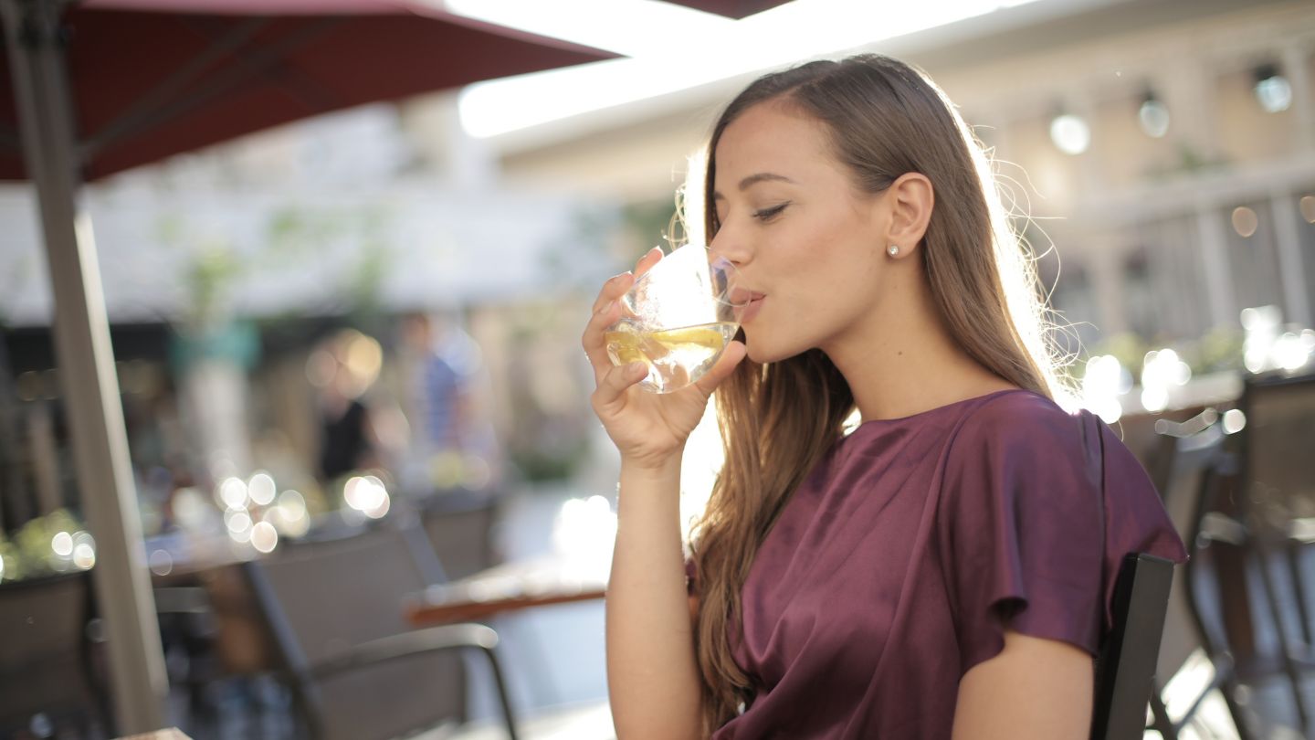 ¿Cuánta agua debemos beber al día?
